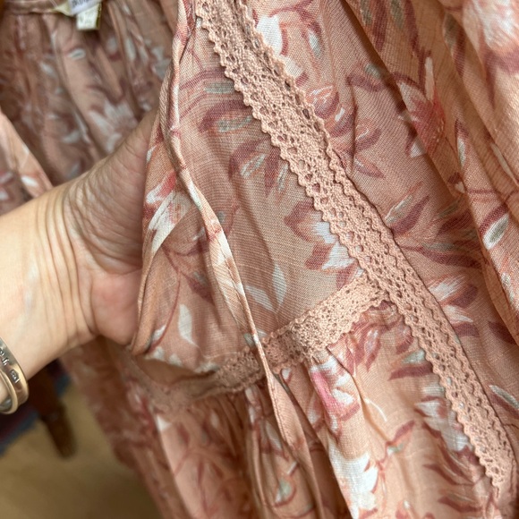 Floral blouse - Picture 3 of 7